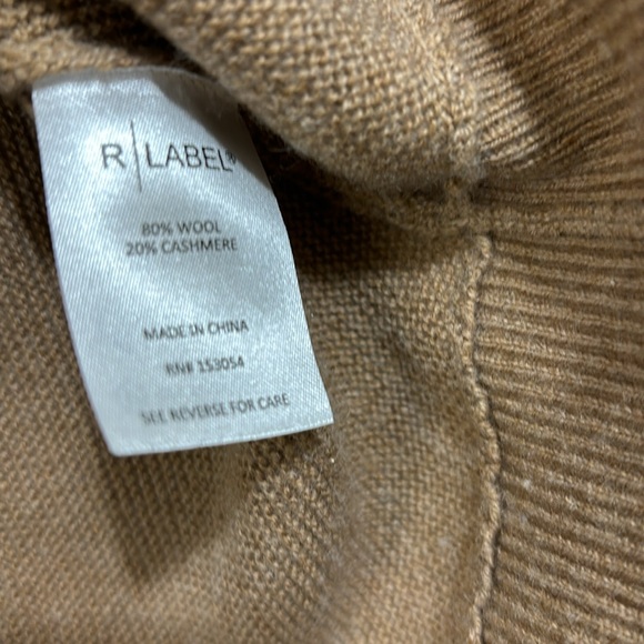 R Label The Reset V Neck Cashmere Poncho Tee - Picture 5 of 7